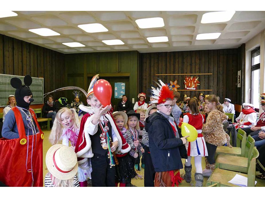 Naumburger Prinzenpaare mit Hofnarren besuchen den Kindergottesdienst (Foto: Karl-Franz Thiede)